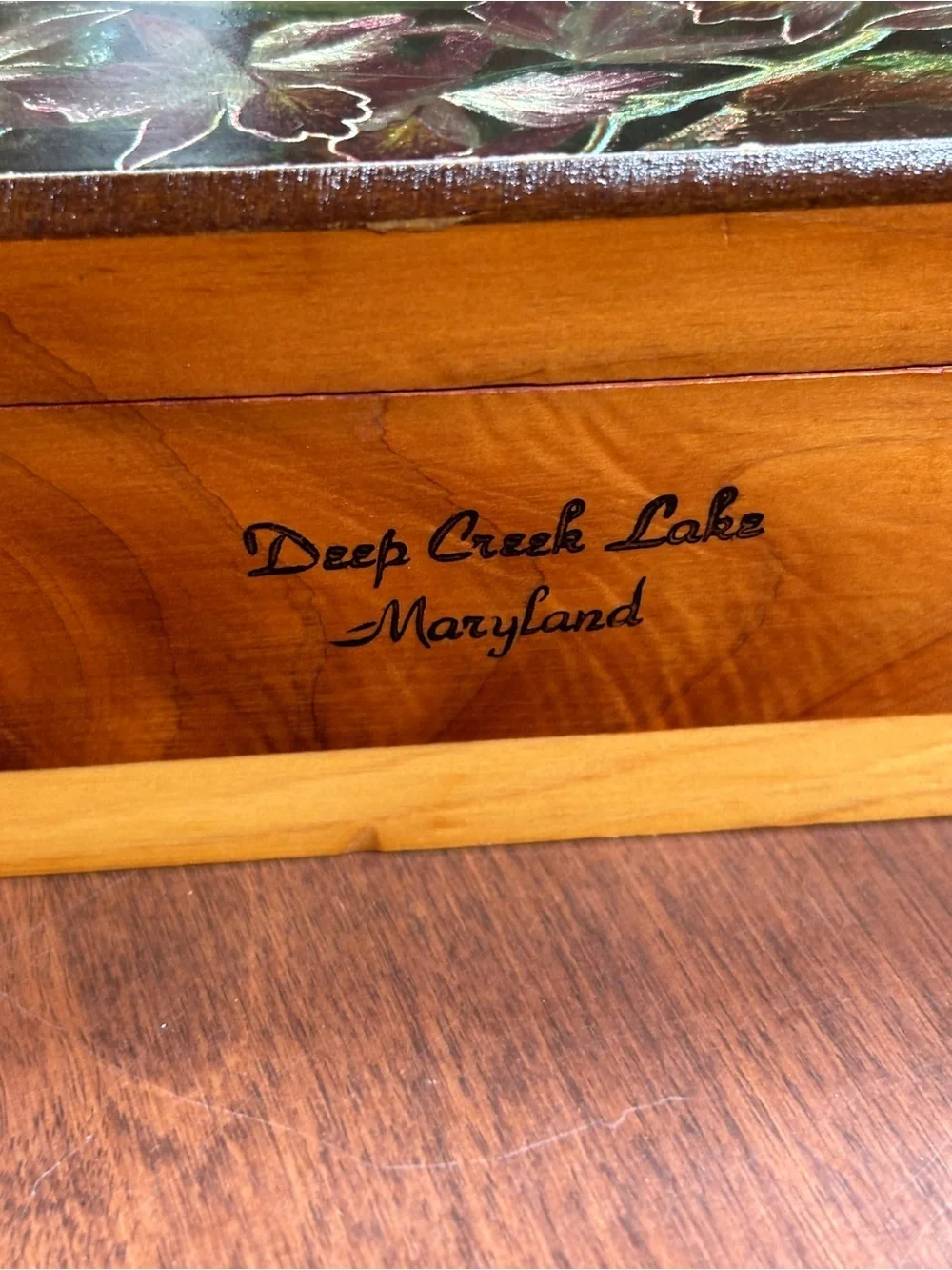 Cedar box with beautiful hummingbird Floral metallic top